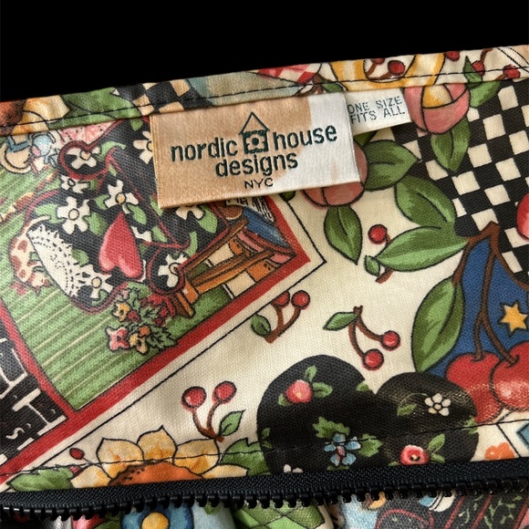 Nordic House Designs - 90's Mary Engelbreit Style - Rain Slicker - Size OSFM - Picture 7 of 10